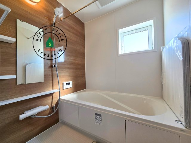 熊本市南区良町5丁目第1-4棟(2号棟)の浴室|1日の疲れを癒してくれる広々バスルーム。雨の日のお洗濯にも大活躍な浴室乾燥機付です！