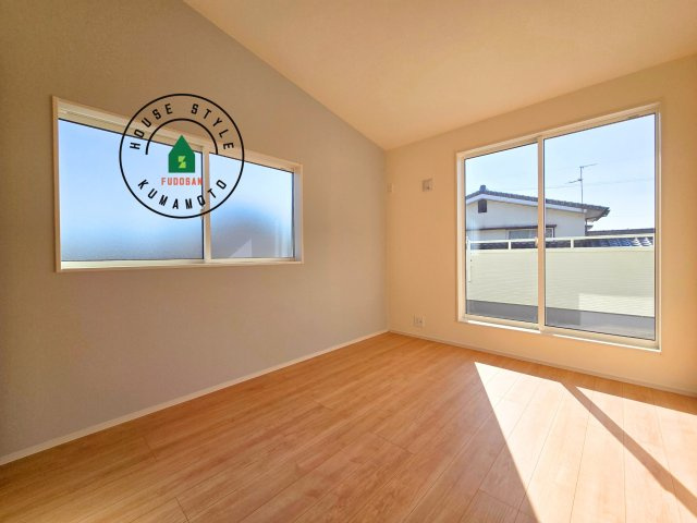 熊本市南区良町5丁目第1-4棟(2号棟)の内観：施工例|主寝室には収納力に優れたクローゼットがありますので、お部屋もすっきり片付きます。