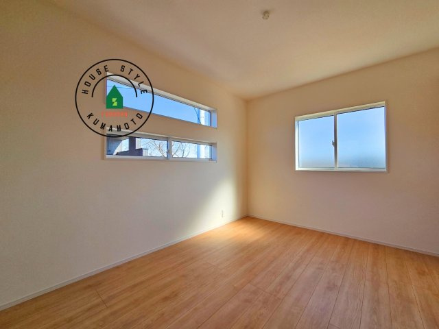 熊本市南区良町5丁目第1-4棟(2号棟)の内観：施工例|採光良好な洋室は全居室、複層ガラスの遮熱効果と断熱効果で、一年中快適に過ごせます。