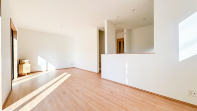 【居間・リビング】 | 横浜市戸塚区南舞岡4丁目 新築戸建 全1棟