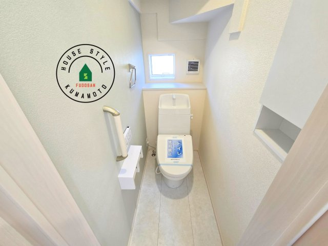 熊本市南区良町5丁目第1-4棟(3号棟)のトイレ|温水洗浄便座を完備しております。2ヶ所にトイレがあるのは朝の慌ただしい時間も安心です。