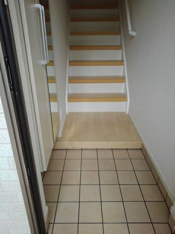 コリーヌ三崎　　刈谷市近郊の賃貸はクラスホーム刈谷店の玄関|シンプルで使いやすい玄関です