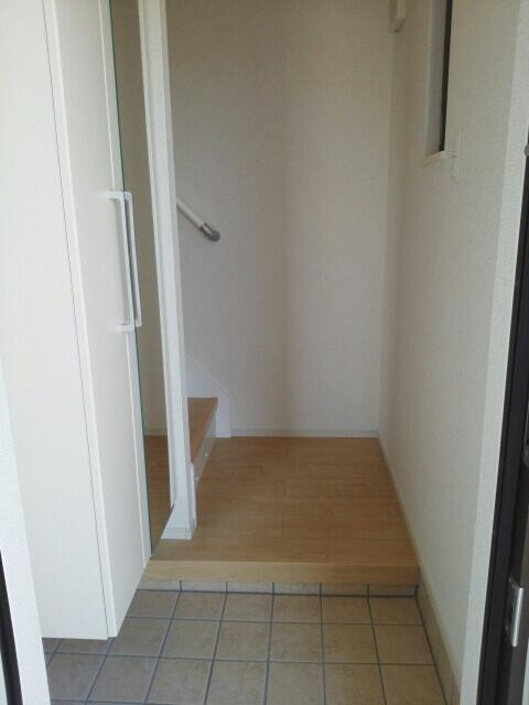 川崎市多摩区南生田１丁目のアパートの玄関