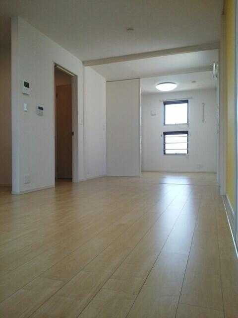 川崎市多摩区南生田１丁目のアパートの居間・リビング