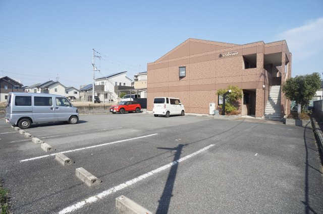 アベニールの駐車場
