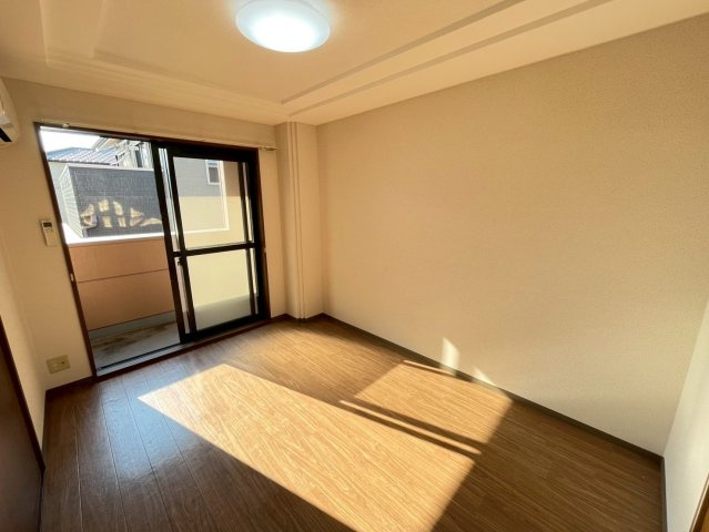 アベニールの洋室