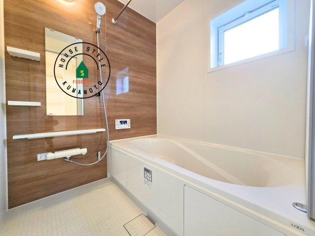 熊本市南区良町5丁目第1-4棟(4号棟)の内観：施工例|1日の疲れを癒してくれる広々バスルーム。雨の日のお洗濯にも大活躍な浴室乾燥機付です！