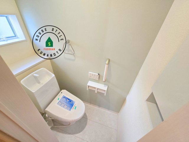 熊本市南区良町5丁目第1-4棟(4号棟)の内観：施工例|温水洗浄便座を完備しております。2ヶ所にトイレがあるのは朝の慌ただしい時間も安心です。