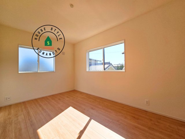 熊本市南区良町5丁目第1-4棟(4号棟)の内観：施工例|採光良好な洋室は全居室、複層ガラスの遮熱効果と断熱効果で、一年中快適に過ごせます。