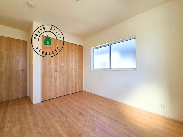 熊本市南区良町5丁目第1-4棟(4号棟)の内観：施工例|穏やかな光が差し込む室内には、穏やかな時間が流れます。