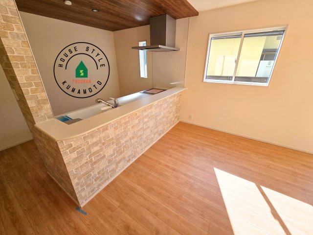 熊本市南区良町5丁目第1-4棟(4号棟)の内観：施工例|キッチンから立ち込める香りが今日の料理を期待させます。
