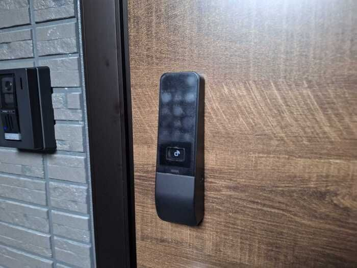 RESUA南大通の玄関