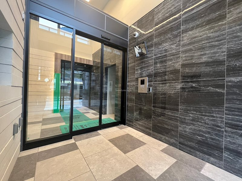 エスリード難波ザ・プレミアのエントランス|落ち着いたエントランスです