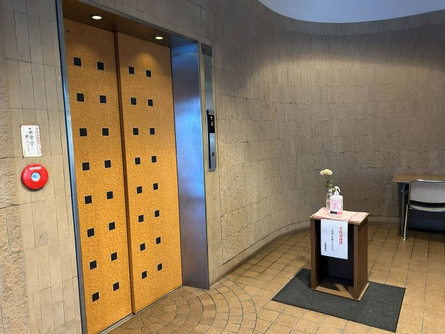 タワーリゾートマンション大手３階のエントランス|エレベーターは一基ございます