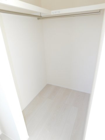 津島市江東町２丁目の新築一戸建の収納|◇ウォークインクローゼット◇　　家族の洋服や季節の荷物などが大容量収納できます♪