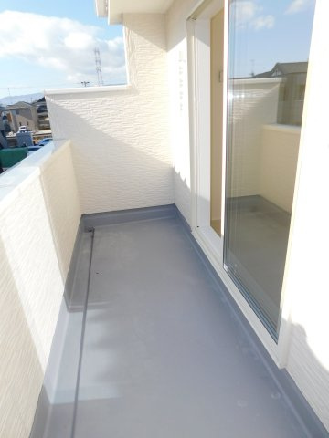 津島市江東町２丁目の新築一戸建のバルコニー|◇バルコニー◇　　南面で陽当り良好なワイドバルコニー♪