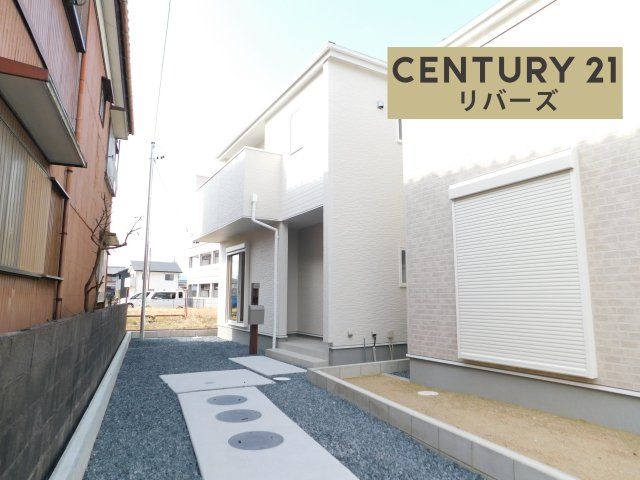 津島市江東町２丁目の新築一戸建の外観|☆５号棟☆  　新価格！！いつでもご案内出来ます♪（お問合せ当日、平日、水曜、夜間でもＯＫ）　敷地５０坪超！　駐車並列２台ＯＫ！　南面に庭付き♪　収納豊富！　スーパーや小・中学校など周辺環境充実♪