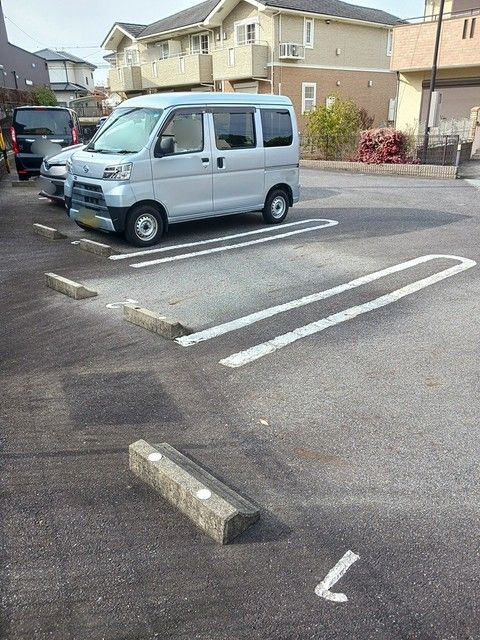 サニー　カームリーの駐車場