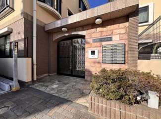 【エントランス】 | 清廉とされたエントランスになっています。