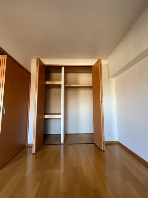 ラフィーク板付の居間・リビング