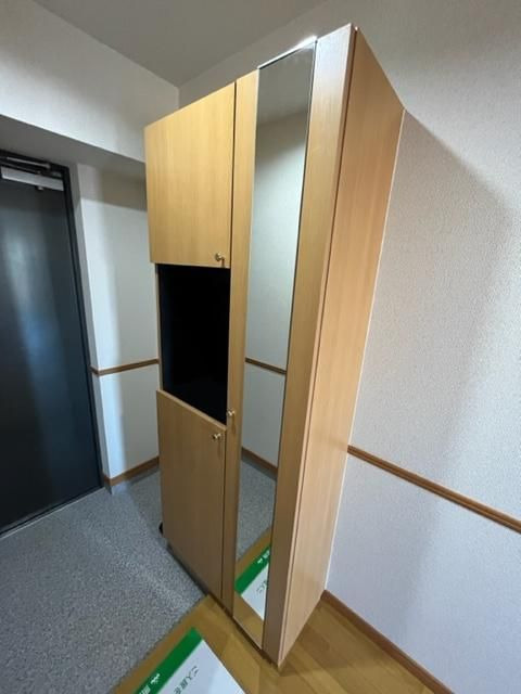 ラフィーク板付の内装