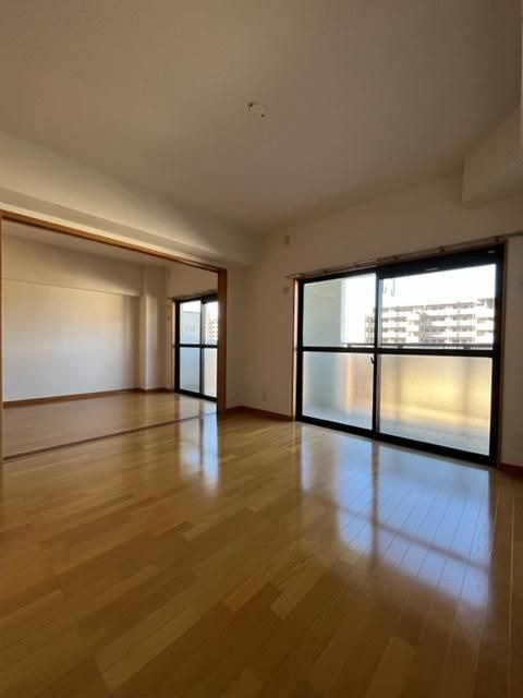 ラフィーク板付の居間・リビング