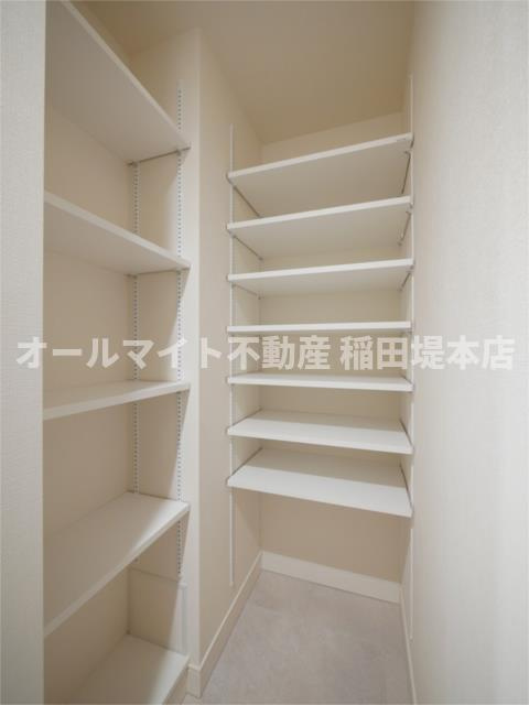 川崎市多摩区登戸新町の賃貸マンションの収納