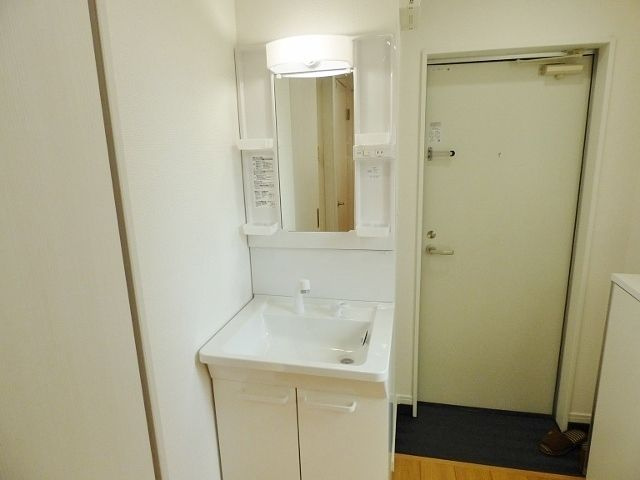 Duo Luxe浦和常盤 の独立洗面台|別部屋参照写真