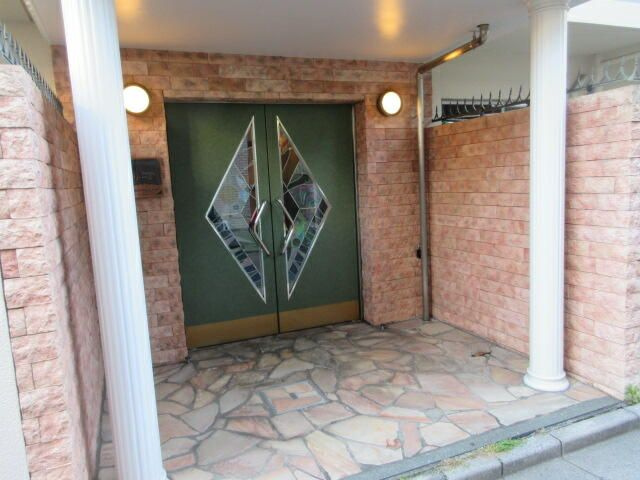 プチグランデラトールのエントランス