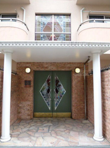 プチグランデラトールのエントランス