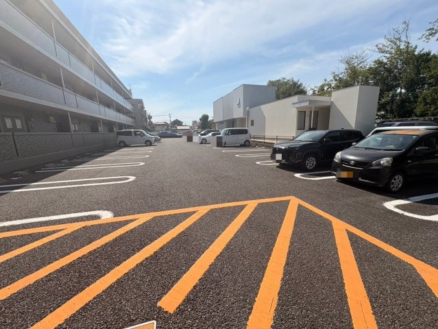 ダイアモンド　エフの駐車場