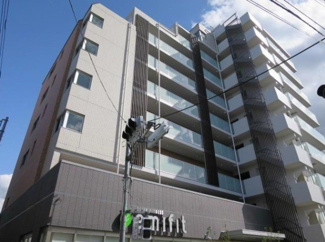 【外観】 | 鉄筋コンクリート造のがっちりとした建物。