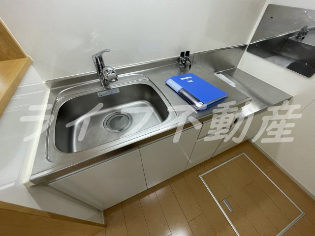 エミュール5のキッチン|コンパクトなキッチンで掃除もラクラク