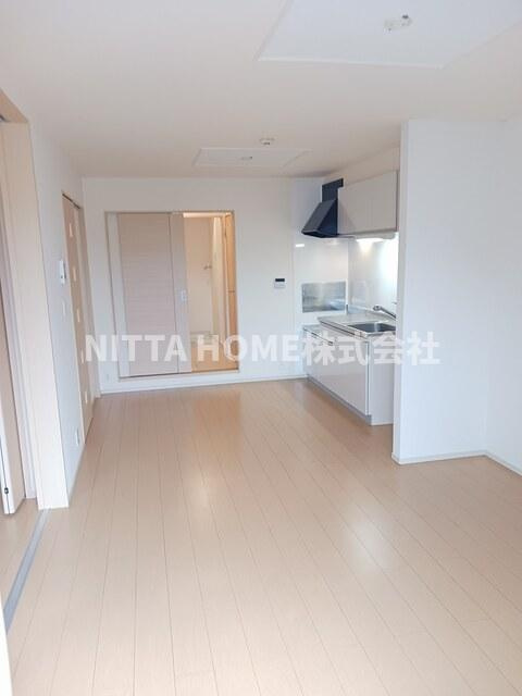 モンテレー L ・ K マンションの居間・リビング|１１．４帖のリビングは日当たり良好◎