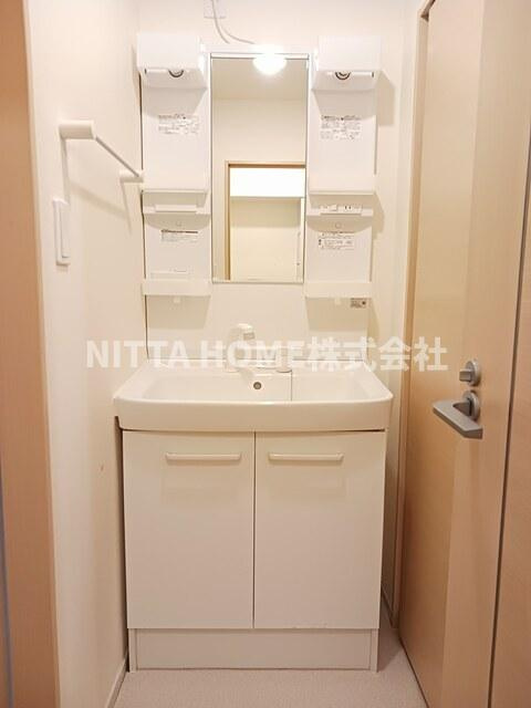 モンテレー L ・ K マンションの洗面所|シャワー付き洗面台で朝の身支度もばっちり◎