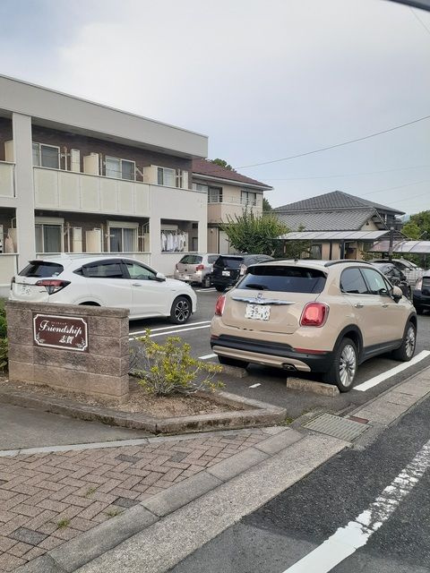 フレンドシップ志賀の駐車場