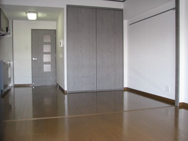 ロイヤル天神東の居間・リビング