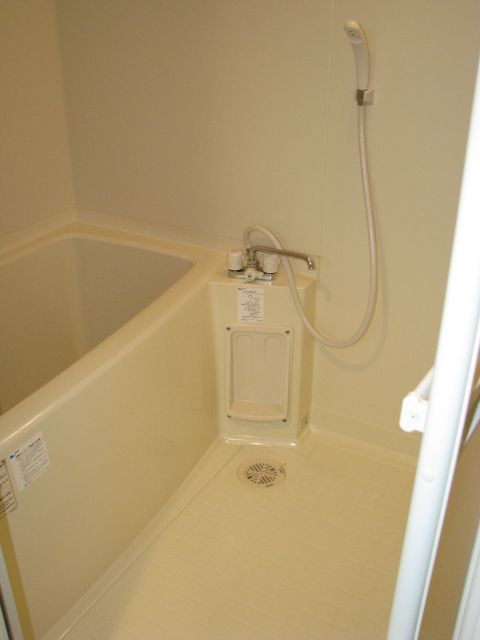 ロイヤル天神東の浴室