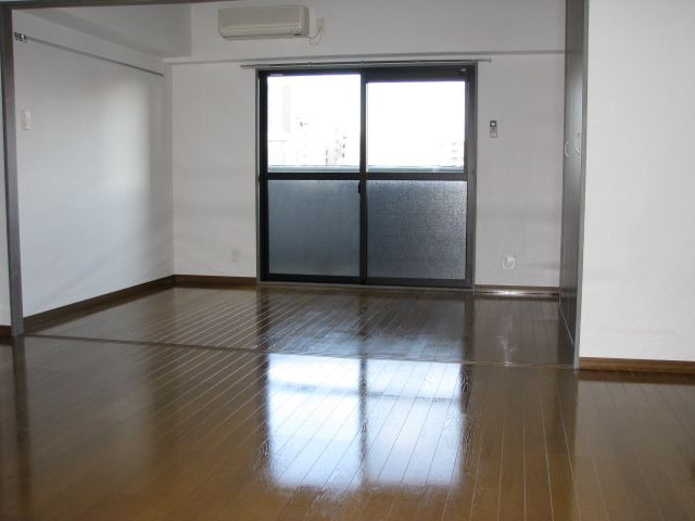 ロイヤル天神東の居間・リビング