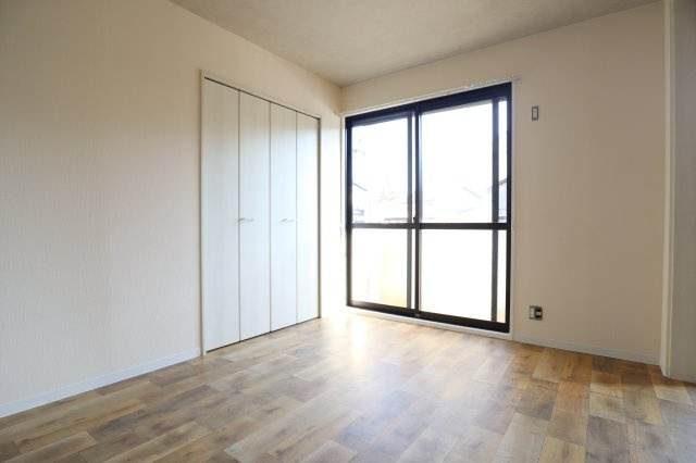 エスポワール水川の洋室