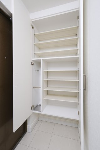 エンクレスト呉服町の洗面所|スペースが確保できる洗面所です