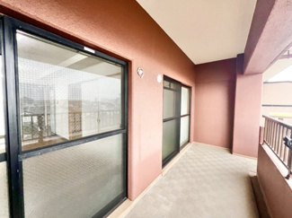 【バルコニー】 | ベルク浜寺公園 | 【バルコニー】南面ワイドバルコニーですので、洗濯物が良く乾きますね！