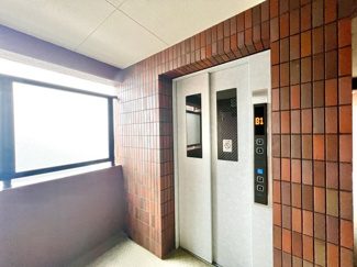 【その他共用部分】 | ベルク浜寺公園 | 【エレベーター】荷物が多い日も楽々にお部屋に持っていけますね！
