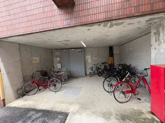 【駐輪場】 | ベルク浜寺公園 | 駐輪場に屋根があるので、雨の日に自転車が濡れにくく嬉しいですね！