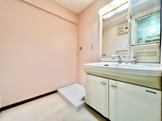 【独立洗面台】 | ベルク浜寺公園 | 【シャワー付き洗面台】身だしなみを整えるのに重宝するシャワー付きの洗面台です♪