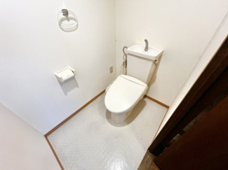 【トイレ】 | ベルク浜寺公園 | 【トイレ】温水便座洗浄便座ですので、寒い日も温かい便座で安心して使用していただけますよ！