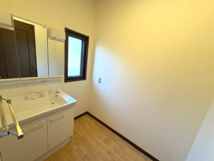 東松山市東平　中古戸建の洗面所