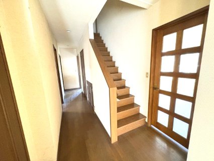 東松山市東平　中古戸建の玄関|玄関ホール