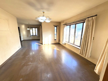 東松山市東平　中古戸建の居間・リビング