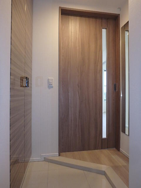 調布市小島町３丁目の賃貸マンションの玄関